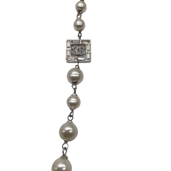 Chanel Cream   Silver 2006 CC Logo Faux Pearl and Strass Star Pendant Necklace Online